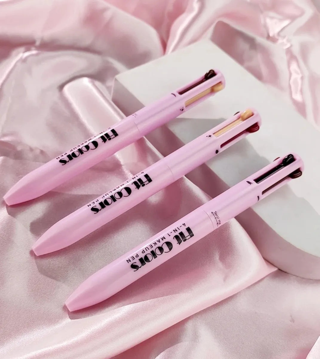 "Bolígrafo de Maquillaje 4 en 1 de FIT COLORS – Todo tu Look en un Solo Paso – Llévate (2 Por 1).